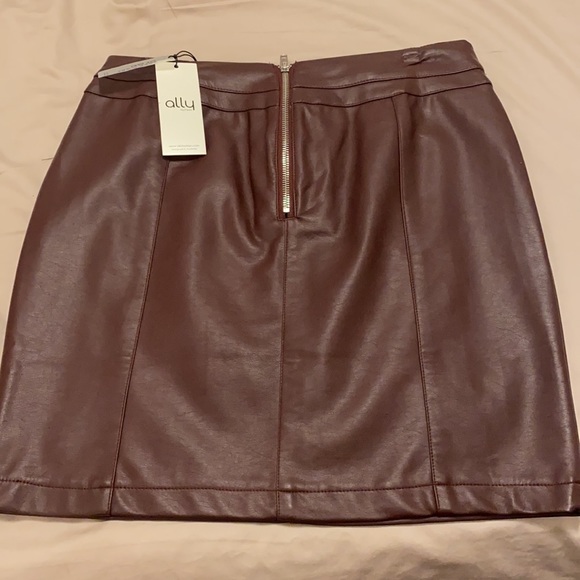 Brand new leather lace up skirt, tag on, size 6 US - Picture 5 of 6